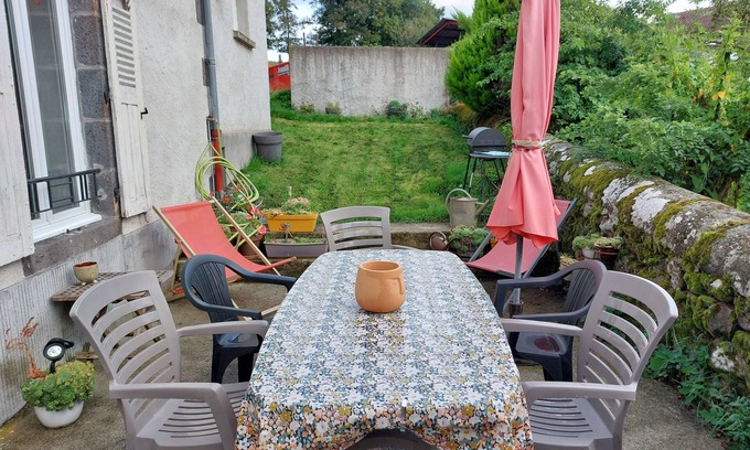 Saint-Ours House | Gîte in the Chaîne des Puys