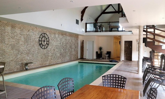 Montainville House | Gîte Jet d'eau avec piscine intérieure 30 minutes Versailles