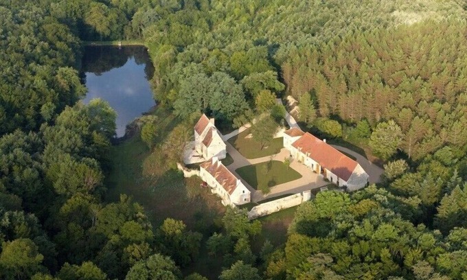 Chalais Cottage | Gîte "L'Anglin" in 160 ha estate with heated swimming pool, Spa-Sauna