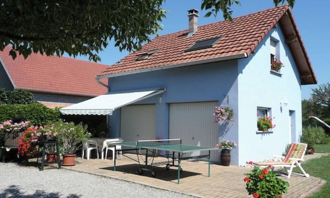 Oberhergheim Apartment | Gîte La Maison Bleue * 6km route du vin near Colmar secure courtyard garden