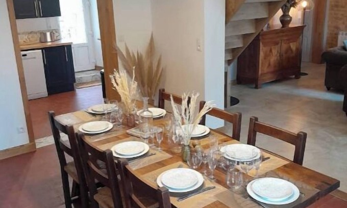 Veaugues House | "Gîte La Maison Family" beautiful garden near sancerre ideal for families