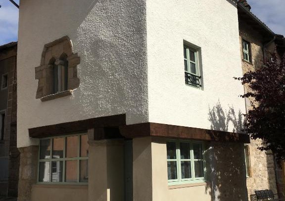 Le Malzieu-Ville House | Gîte La Maison Toute de Travers