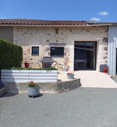 Montournais House | Gîte la petite maison