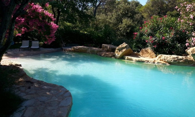 Piolenc Cottage | Gîte la "Suite Coloniale" 2 rooms - 45 m², Terrace and private garden.