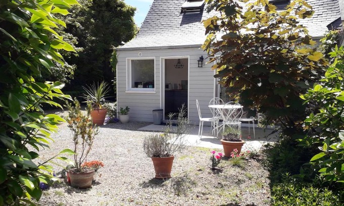 Ploneour-Lanvern House | Gîte, Le Jardind'Eneour, spots de surf, plages et randonnées !