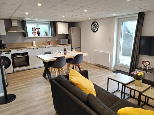 Wintzenheim Apartment | Gîte le petit wintz entre ville et vignes avec son parking et jardin privatif