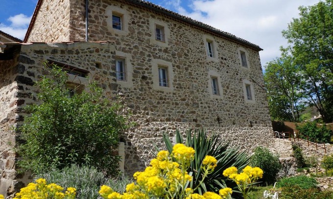 Saint-Julien-du-Gua House | Gîte * "le refuge des fées"