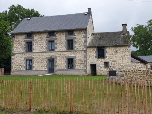 Giat House | Gîte Lepetit Sabotier grande capacité Puy de Dôme