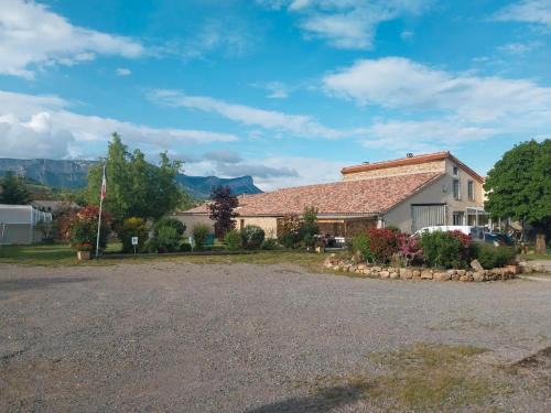 Laragne-Monteglin Apartment | Gîte Mélano - La Grange du Logis