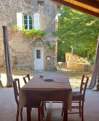 Castelnau-de-Brassac Apartment | Gîte nature et spa