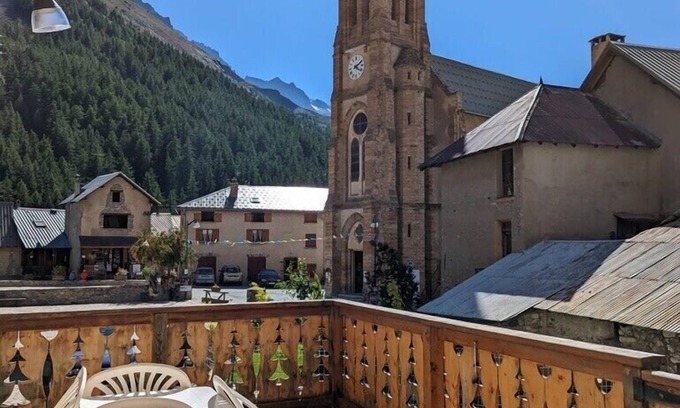 Villar-d'Arene Apartment | Gîte Neige Cordier - Villar d'Arène center, 2 bedrooms and large terrace