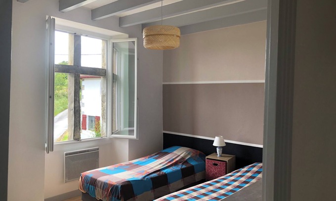 Ayherre Apartment | Gîte Neuf mer et Montagne