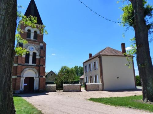 Fourilles House | Gîte paisible face à l'église, idéal pour familles et amis, équipé tout confort, près de la nature - FR-1-489-416