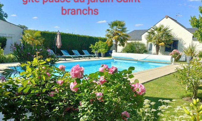 Saint-Branchs House | Gîte Pause au jardin piscine chauffée