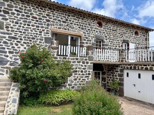 Seneujols Bed & Breakfast | Gîte pittoresque en campagne près du Puy-en-Velay, idéal pour nature et St-Jacques de Compostelle - FR-1-582-451
