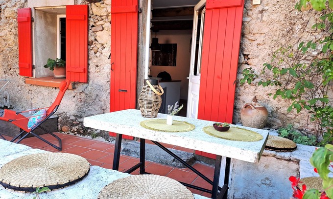 Lignairolles Cottage | Gîte private terrace, swimming pool, nature