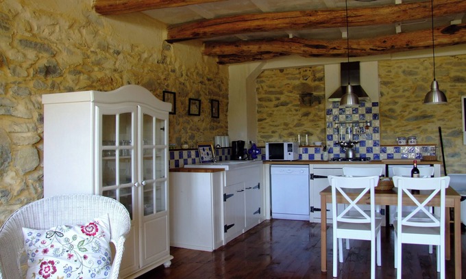 Soueich Apartment | Gîte Pyrénées Les Trois Montagnes Sarousse