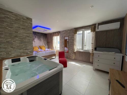 Beauvoir-sur-Mer House | Gîte romantique avec spa et jardin à 1 km de l'Atlantique, proche Noirmoutier et plages - FR-1-426-554