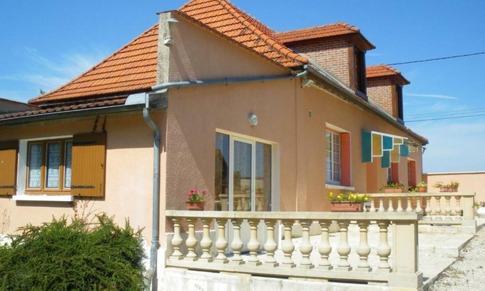 Saint-Remy-sous-Barbuise House | Gîte Saint-Remy-sous-Barbuise, 3 pièces, 5 personnes - FR-1-543-77