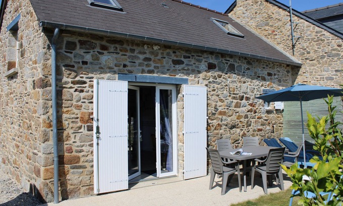 La Fresnais House | Gîte TI GLAS-Gîte in renovated farmhouse in Mont-St-Michel bay