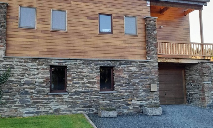 Engreux House | Gîte Tout Confort Avec Grand Jardin, Terrasse et Garage Dans Village Calme