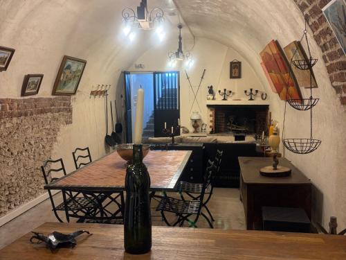 Flee House | Gîte troglodytique typique et cosy pour escapade paisible - FR-1-410-484