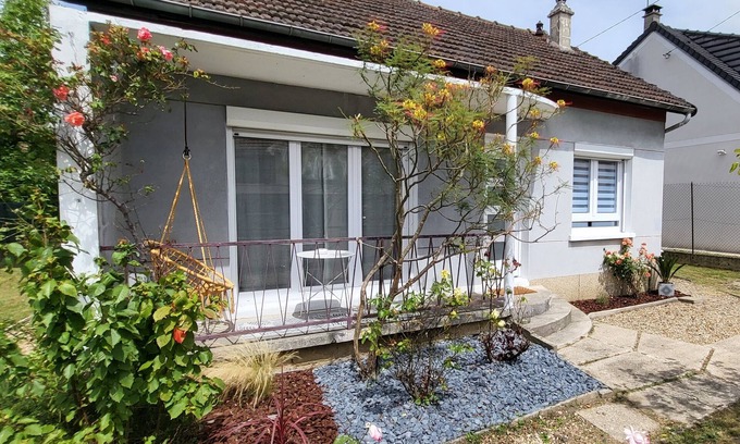 Villeparisis House | Gîte Unique Le Caijonet near Disneyland, CDG Airport, Paris
