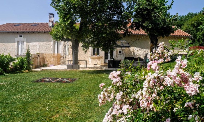 Leguillac-de-l'Auche House | Gîtes Chez "hygge en périgord" avec piscine chaufffée - 1 gîte de 6 à 12 personnes et 1 gîte de 2 personnes