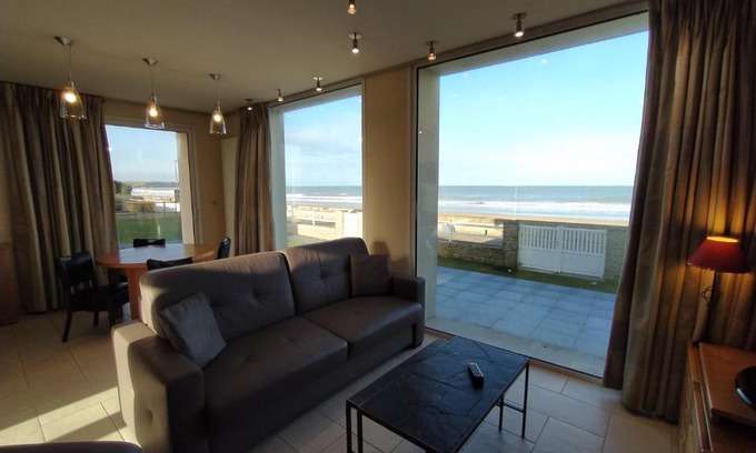 Asnelles Apartment | Gîtes "Plage" ou "Pieds dans l'Eau" en FRONT DE MER à Asnelles , 3km d'Arromanches, 10km de Bayeux