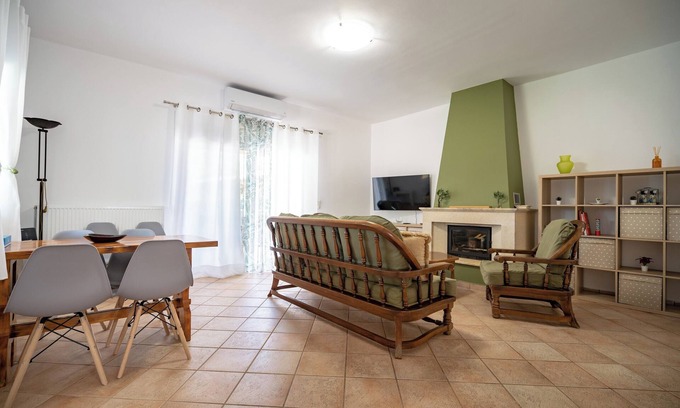 Nea Makri House | G&A Family Home near the Beach by MΡS