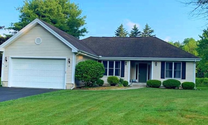 Mayville House | G Cookie's Mayville Getaway