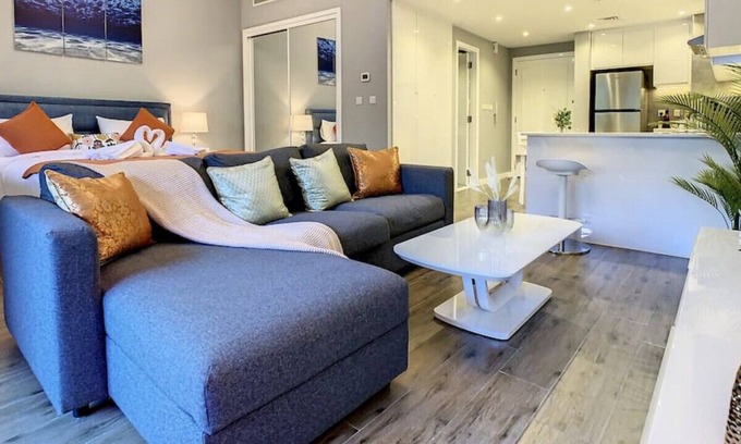 Motor City Apartment | G04 Dickens Circus 1 · Stylish Studio Apartment in Motor City