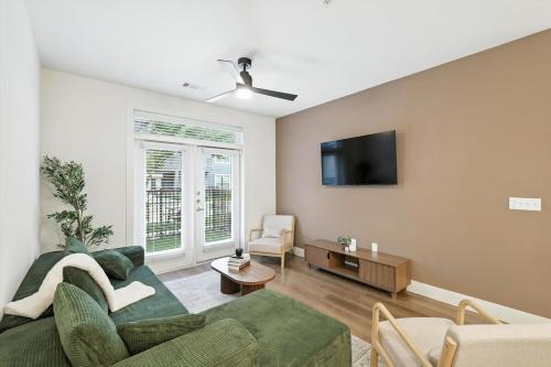 Fort Worth Apartment | G11036, 2BR Luxury Stay by Top Golf, Resort Pool & Gym, Near Stockyards