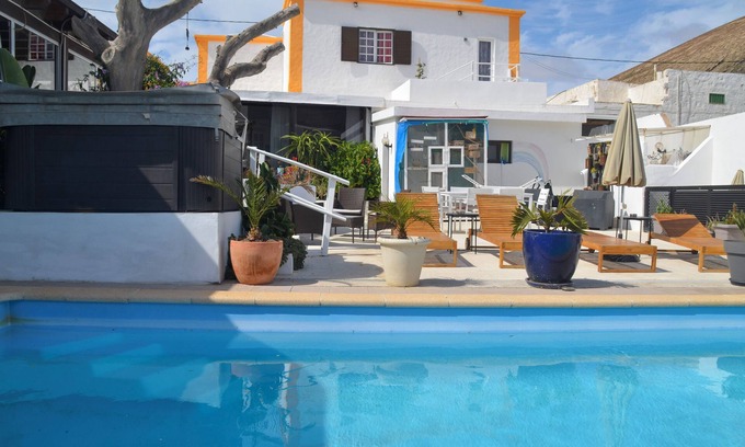 Montana Blanca Bed & Breakfast | GA7COLORES