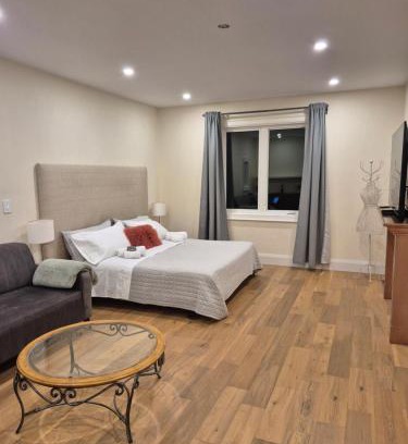 Cabbagetown South House | Gabby's Place Downtown Core