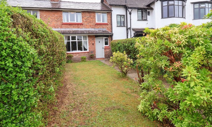 Sandiway Cottage | GABLES COTTAGE, family friendly, with a garden in Sandiway