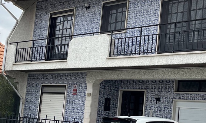 Ilhavo House | Gafanha da Nazare-Veneza de Aveiro-Praia da Barra-Costa Nova-sleeps16 big groups