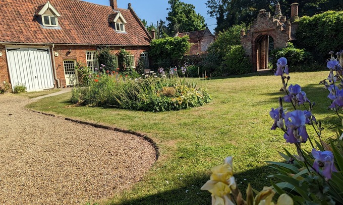 Norwich Cottage | Gaffers Cottage - sleeps 12 guests in 5 bedrooms