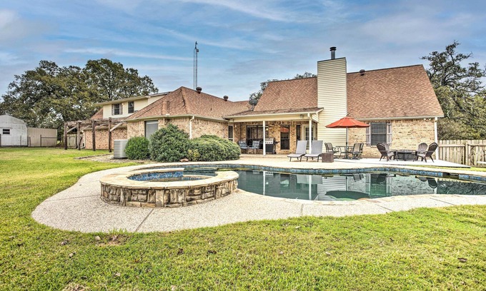 Gainesville House | Gainesville Home w/Outdoor Oasis, 16 Mi to Lake