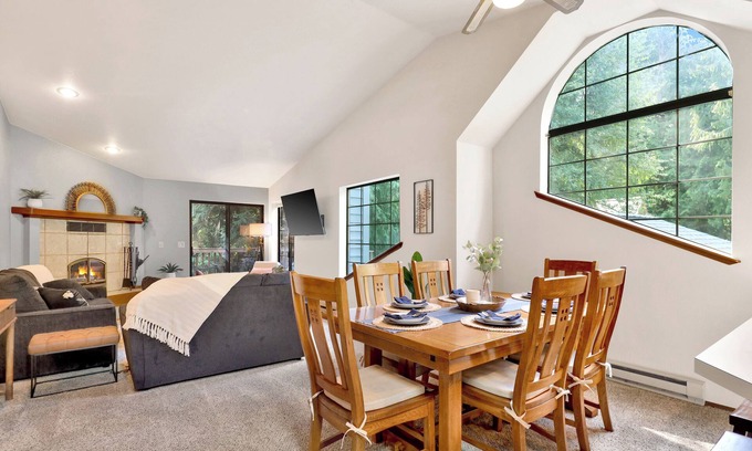 Geneva House | Galbraith Mtn Forest Retreat - pedal to world-class mountain biking trails!
