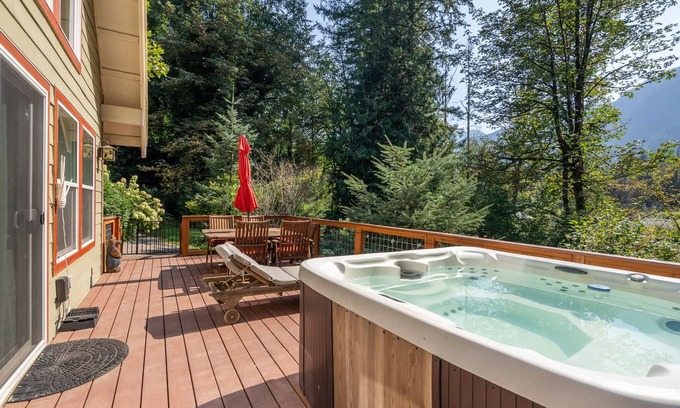 Gold Bar House | Galena's Getaway: Spacious & bright riverfront home in Cascades w/hot tub on gorgeous 3 acres