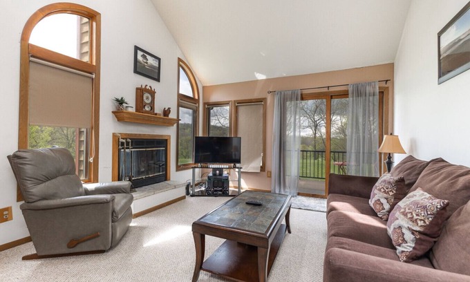 The Galena Territory House | Galena Territory Retreat | 2BR/2BA Townhome w/Fireplace & Scenic Views