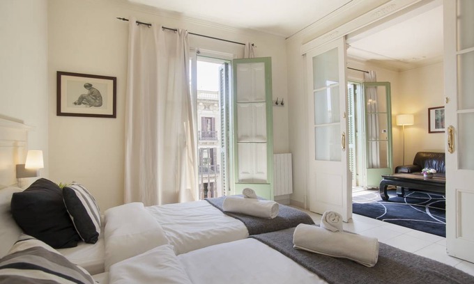 Dreta de l'Eixample Apartment | Galeria Gaudi 0