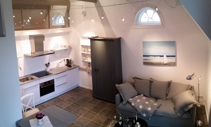 Wasserkoog Apartment | Galerie25.quiet, cozy loft under thatch