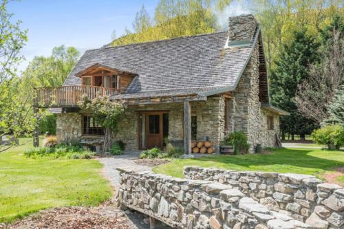 Burkes Pass House | Galexy Lounge