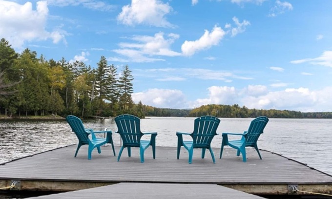 Lanark Highlands Cottage | Galini Lakehouse - Five Bedroom Cottage, Sleeps 14