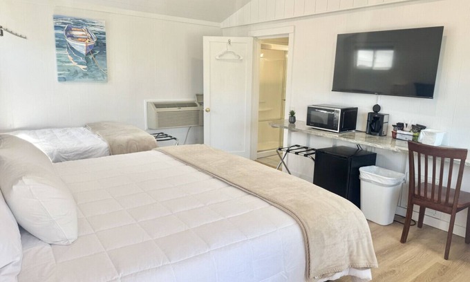 Hulls Cove Hotel | Gallagher's Travels Room Four (King and Twin)
