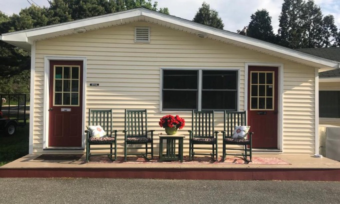 Hulls Cove Hotel | Gallagher’s Travels Bar Harbor Motel and Cottages