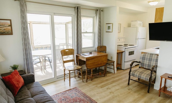Stratford Cottage | Gallant Cottage-PEI Charm, updated cottage with AC near Charlottetown. Waterview