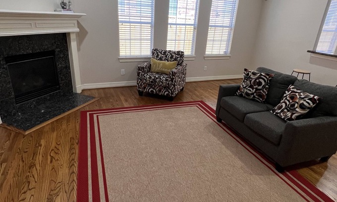 Houston House | Galleria master house w/jetted tub 2 mins to mall